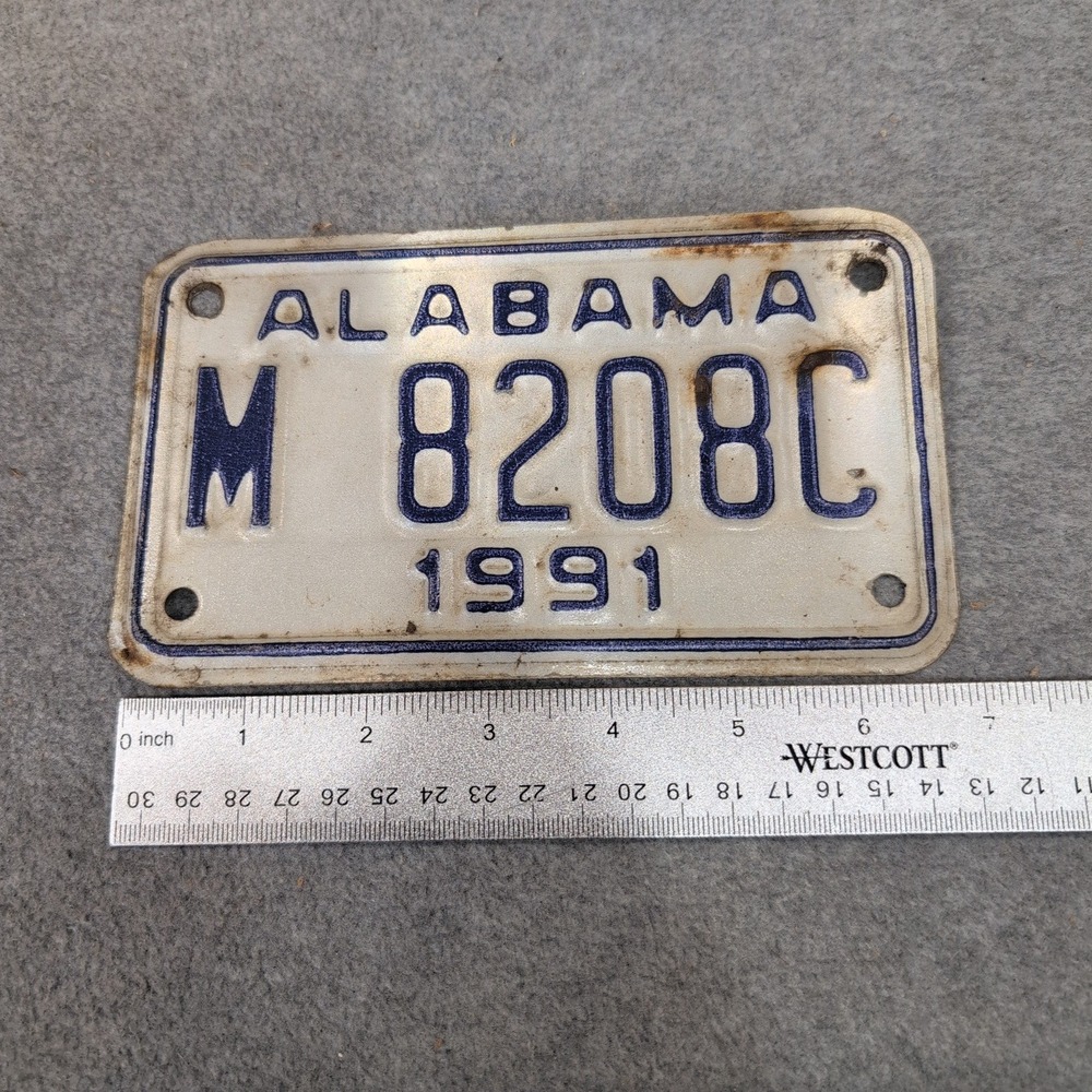 Vintage 1991 Alabama Motorcycle License Plate White Blue M 8208C Tag - Picture 2 of 4